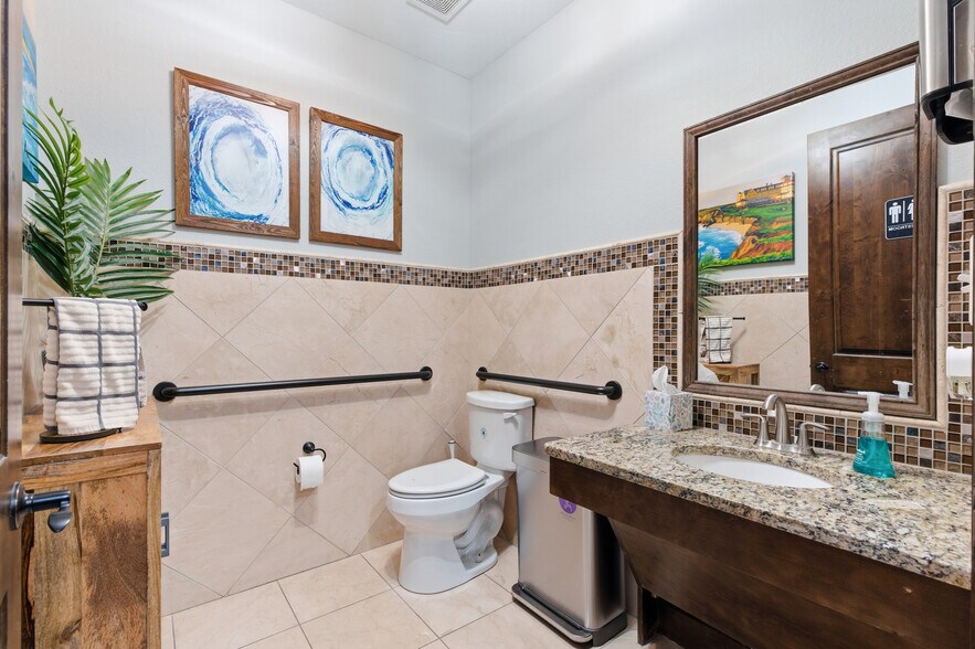 More Photos Of 2011 E Kirkwood Blvd, Southlake Office For Lease