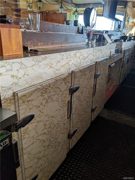 More Photos Of 6908 Buffalo Ave, Niagara Falls Hotel For Lease