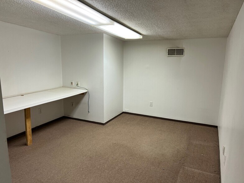 More Photos Of 1240 Stanford Dr, Kankakee Industrial For Sale