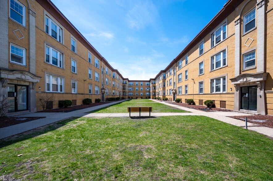 More Photos Of 4612-4626 S Lake Park Ave, Chicago Apartments For Sale