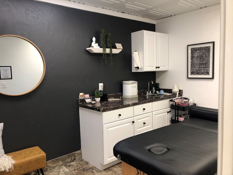 More Photos Of 1037 Main St, Evanston Storefront Retail Office For Sale