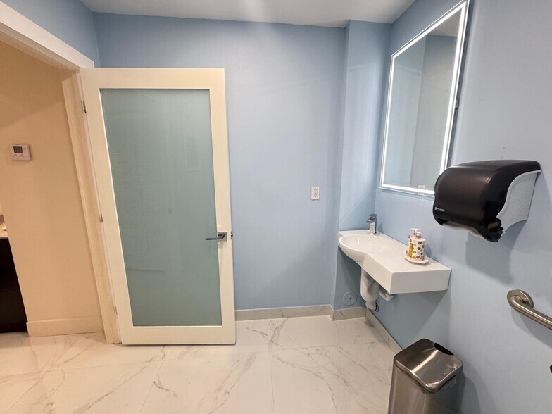 More Photos Of 15420 SW 136th St, Miami General Retail For Sale