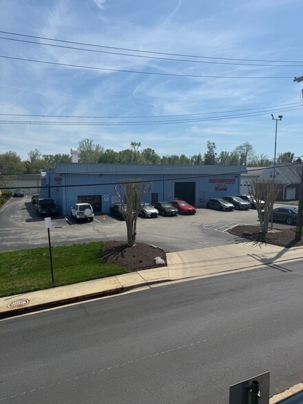 More Photos Of 100 Lafayette Ave, Laurel Auto Repair For Lease