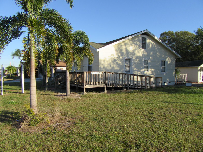 Primary Photo Of 5226 Gulfport Blvd S, Gulfport Storefront Retail Office For Sale