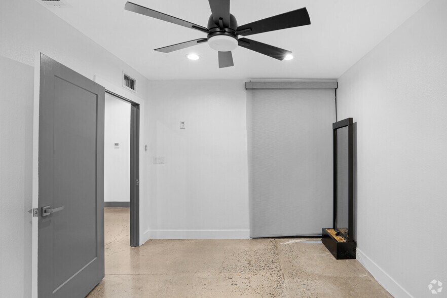 More Photos Of 2862 Walnut Ave, Tustin Flex For Lease