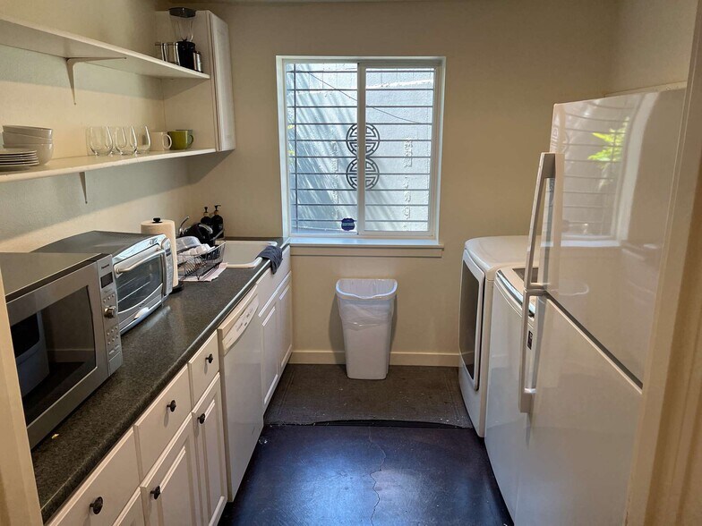 More Photos Of 8283 SW Barbur Blvd, Portland Medical For Sale