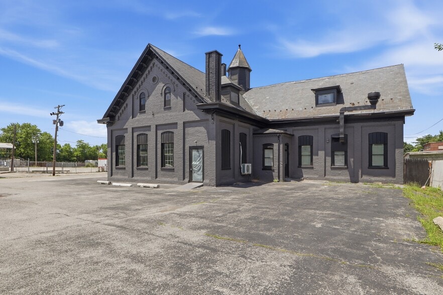 More Photos Of 805 E Prospect St, York General Retail For Sale