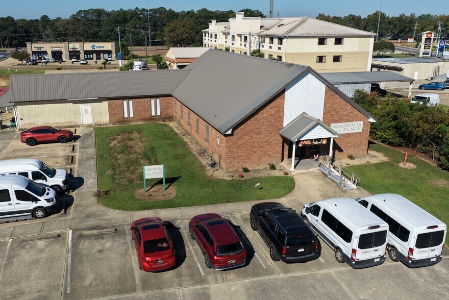 Primary Photo Of 116 Scott Dr, Mccomb Healthcare For Sale