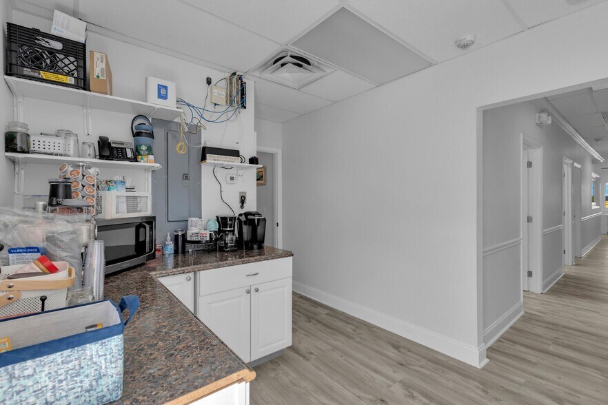 More Photos Of 3718 N Roosevelt Blvd, Key West Medical For Sale