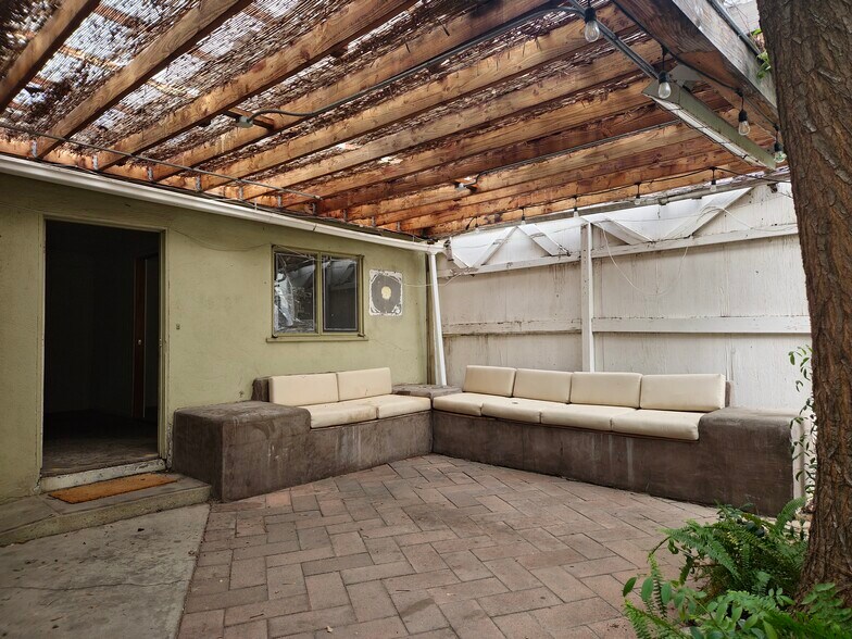 More Photos Of 3127 Santa Monica Blvd, Santa Monica Freestanding For Lease