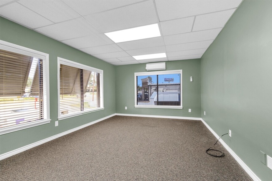 More Photos Of 3421 W Davis St, Conroe Medical For Lease