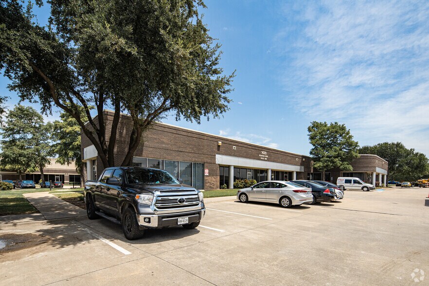 More Photos Of 1313 Valwood Pky, Carrollton Unknown For Lease