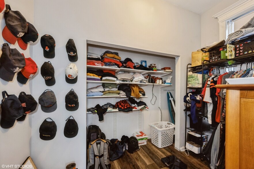 More Photos Of 1956 W Armitage Ave, Chicago Storefront Retail Residential For Sale