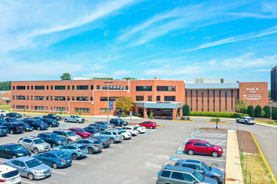 More Photos Of 7702 E Parham Rd, Richmond Medical For Lease