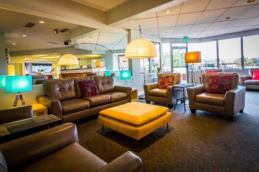 More Photos Of 411 Lakewood Cir, Colorado Springs Hotel For Sale