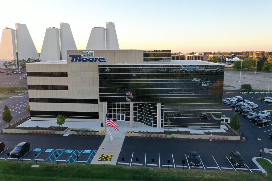 More Photos Of 3600 Woodview Trace, Indianapolis Office For Lease