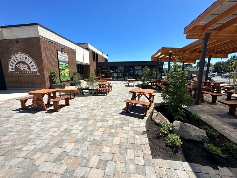 More Photos Of 210 E Main St, Hillsboro Storefront Retail Office For Lease