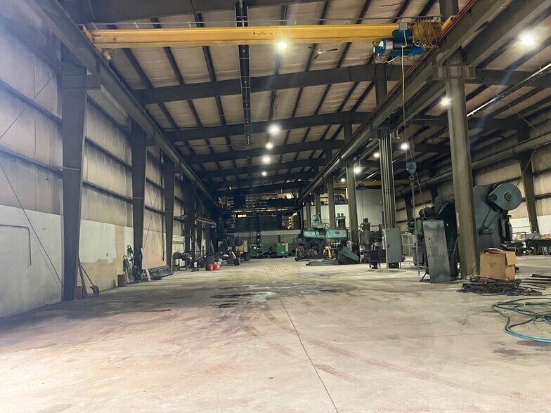 More Photos Of 185 Lafayette Rd, North Hampton Warehouse For Lease