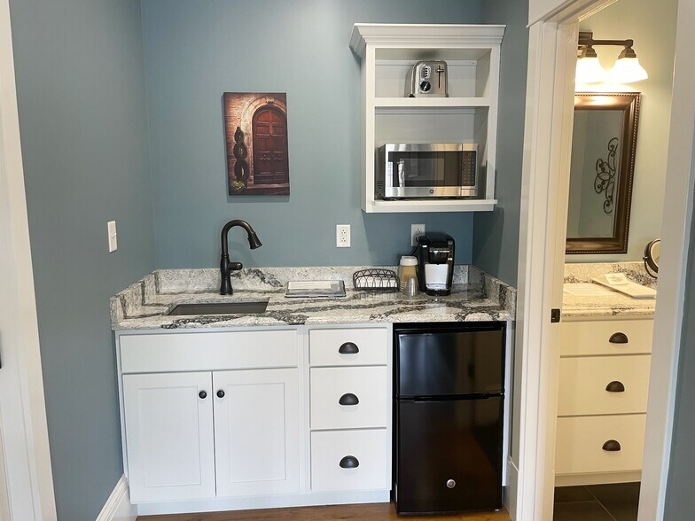 More Photos Of 208-210 Wharf St, Hermann Hospitality For Sale