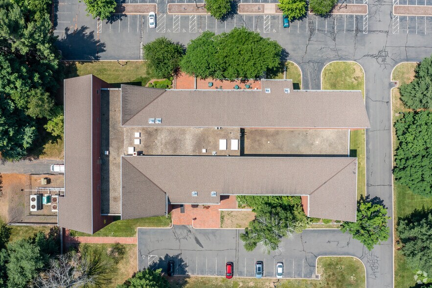 More Photos Of 43 Western Blvd, Glastonbury Office For Lease