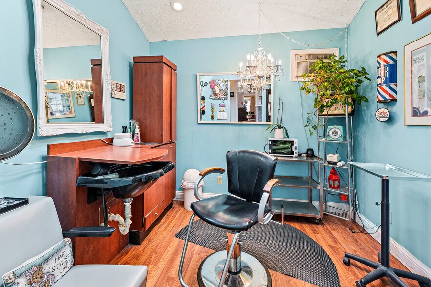 More Photos Of 2048 Winchester Ave, Ashland General Retail For Sale