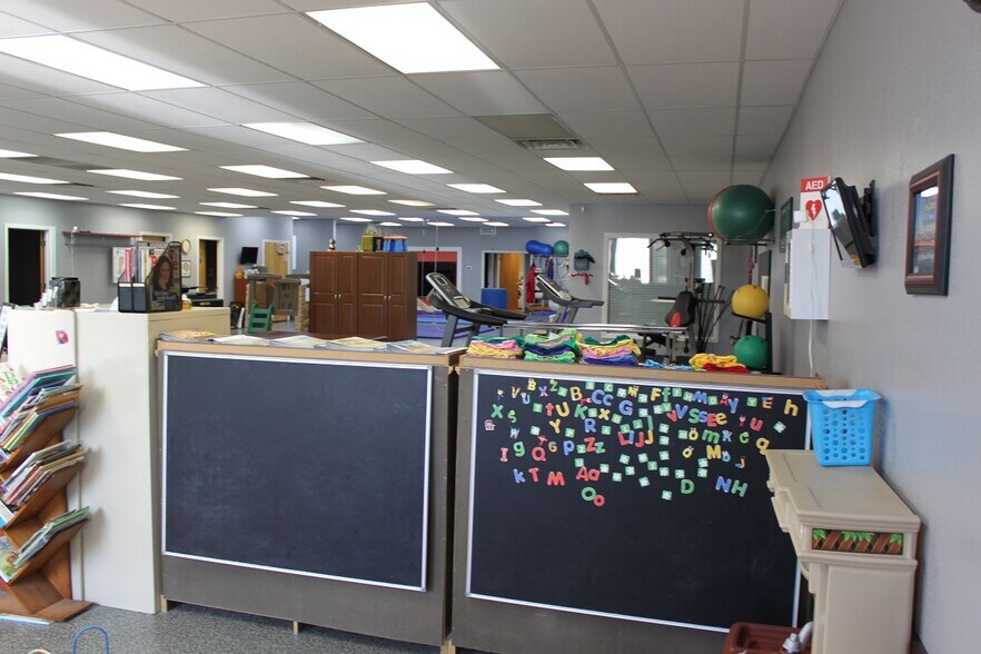 More Photos Of 224 E Main St, Burley Office For Sale