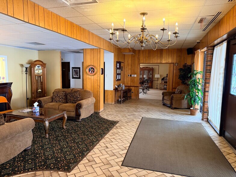 More Photos Of 415 N Gary Ave, Carol Stream Freestanding For Sale