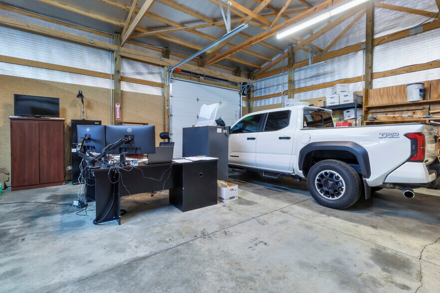 More Photos Of 722 Ketcham St, Indianapolis Warehouse For Sale