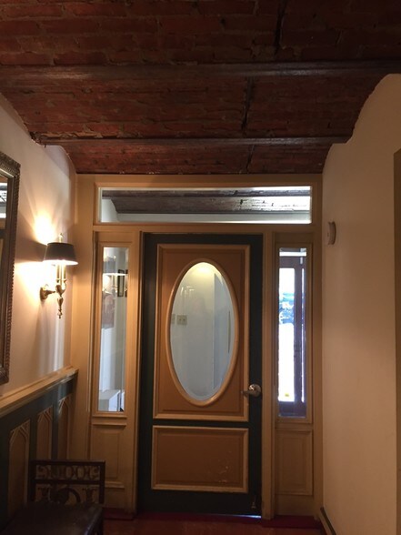 More Photos Of 17 Elk St, Albany Office For Lease