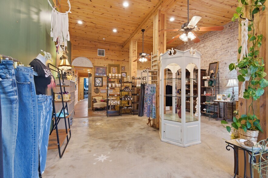 More Photos Of 131 S Lee St, Fort Gibson General Retail For Sale