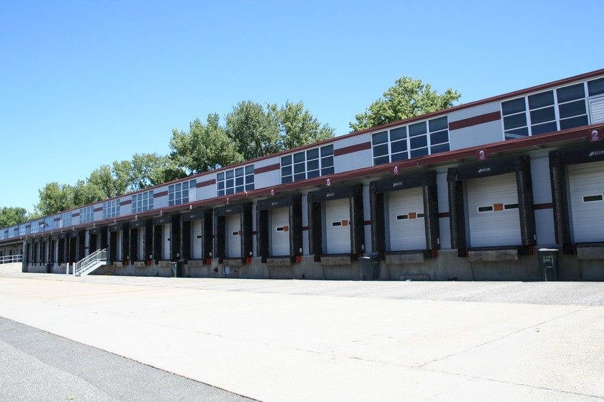 More Photos Of 87-147 Avocado St, Springfield Distribution For Sale