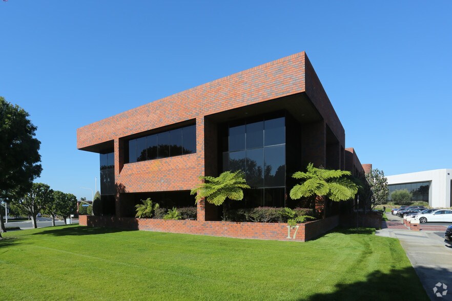 More Photos Of 17 Corporate Plaza Dr, Newport Beach Coworking Space