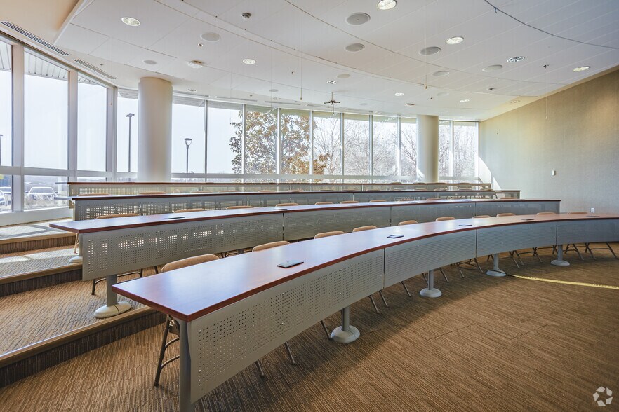 More Photos Of 201 Resting Tree Dr, Bristol Office For Lease