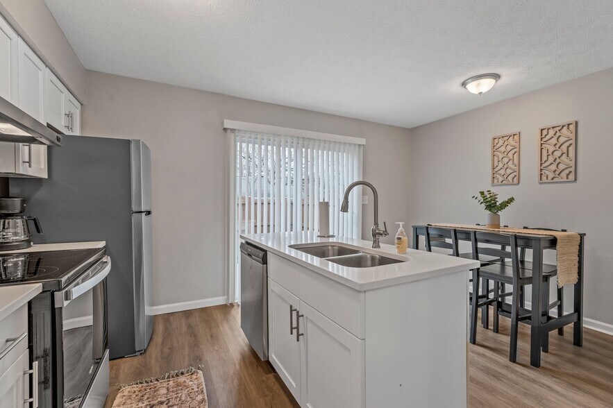 More Photos Of 1749 Hawthorne Ave, College Park Apartments For Sale