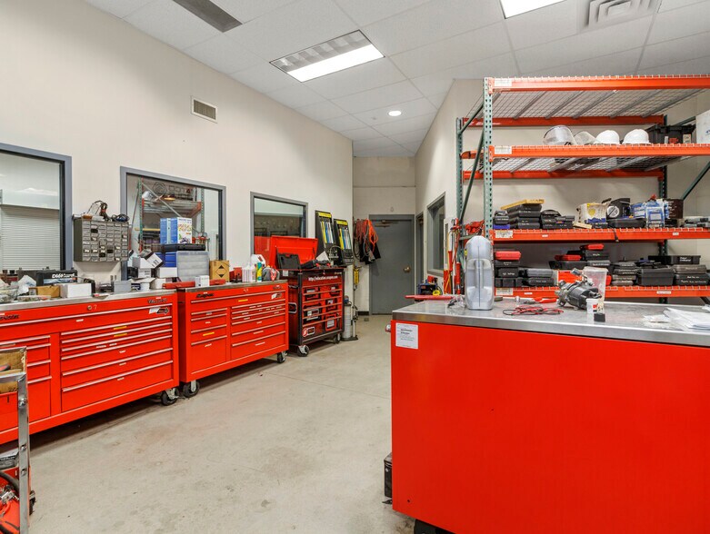 More Photos Of 713 E Spaulding Ave, Pueblo Showroom For Sale