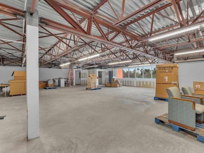 More Photos Of 10855 NW 27th St, Doral Warehouse For Lease