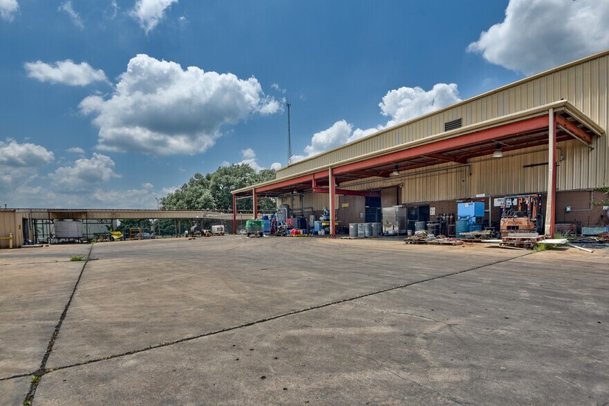 More Photos Of 1901 Longwood Dr, Brenham Manufacturing For Sale