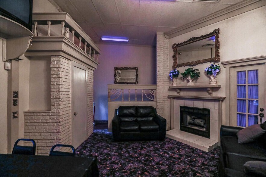More Photos Of 108 109 N 3rd st, Leesville Sports And Entertainment For Sale