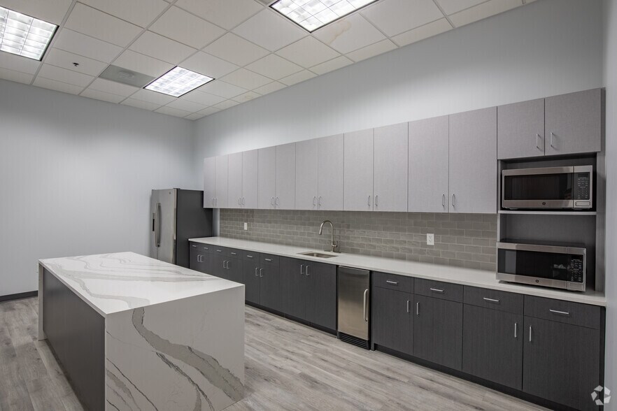 More Photos Of 3780 Mansell Rd, Alpharetta Unknown For Lease