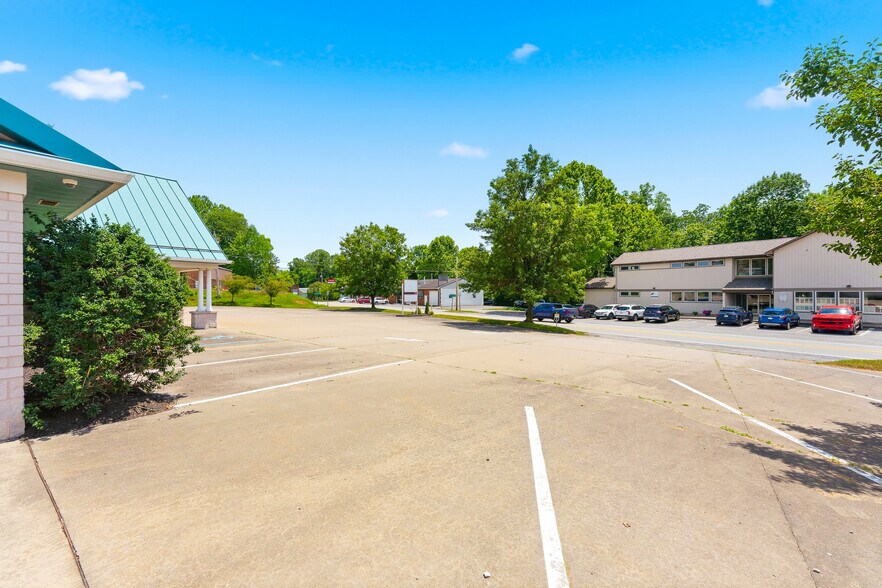 More Photos Of 1703 Locust Ave, Fairmont Medical For Sale