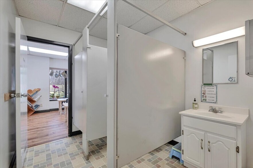 More Photos Of 4 Glenna Dr, Carmel Specialty For Sale