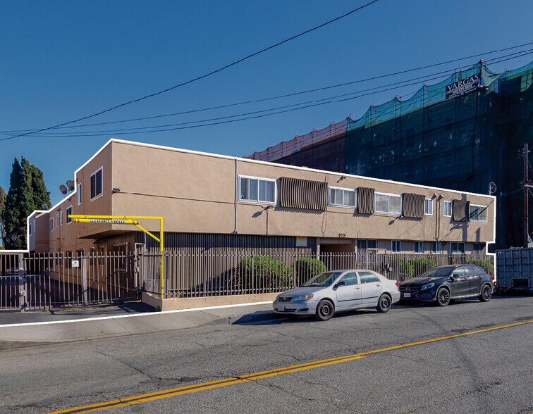 Primary Photo Of 10130 S Inglewood Ave, Inglewood Apartments For Sale