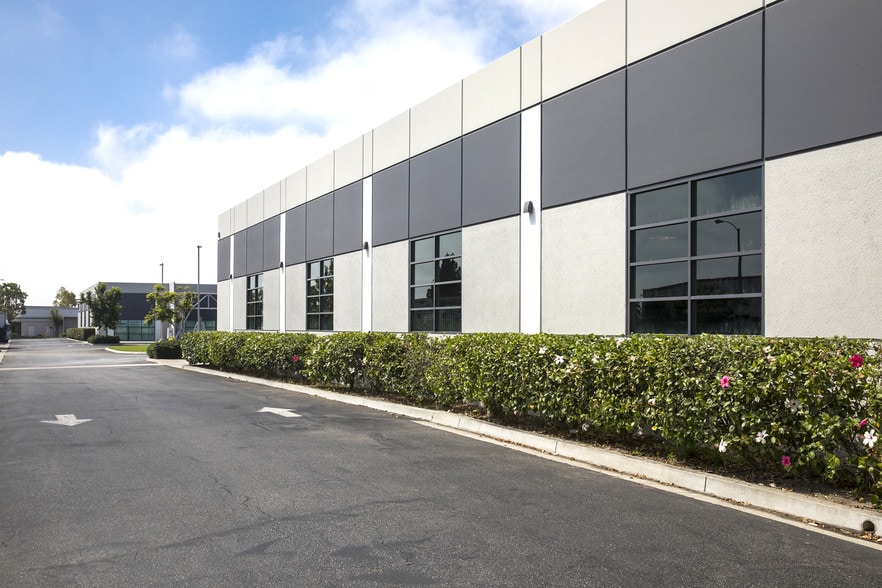 More Photos Of 701 Del Norte Blvd, Oxnard Distribution For Lease