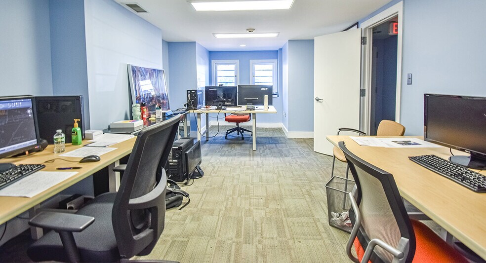 More Photos Of 508-510 8th St SE, Washington Office For Sale