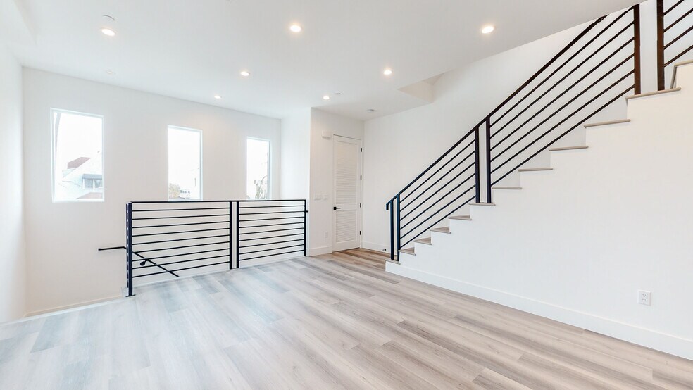 More Photos Of 525 N Normandie Ave, Los Angeles Apartments For Sale