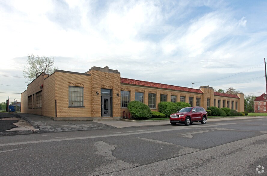 Primary Photo Of 626 Harper Ave, Detroit Light Manufacturing For Sale