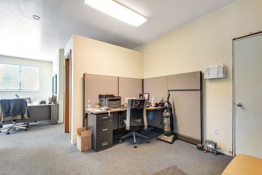 More Photos Of 19336 Goddard Ranch Ct, Morrison Light Manufacturing For Lease