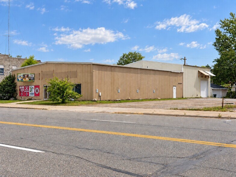 More Photos Of 309 Barclay Ave, Pine River Office For Sale