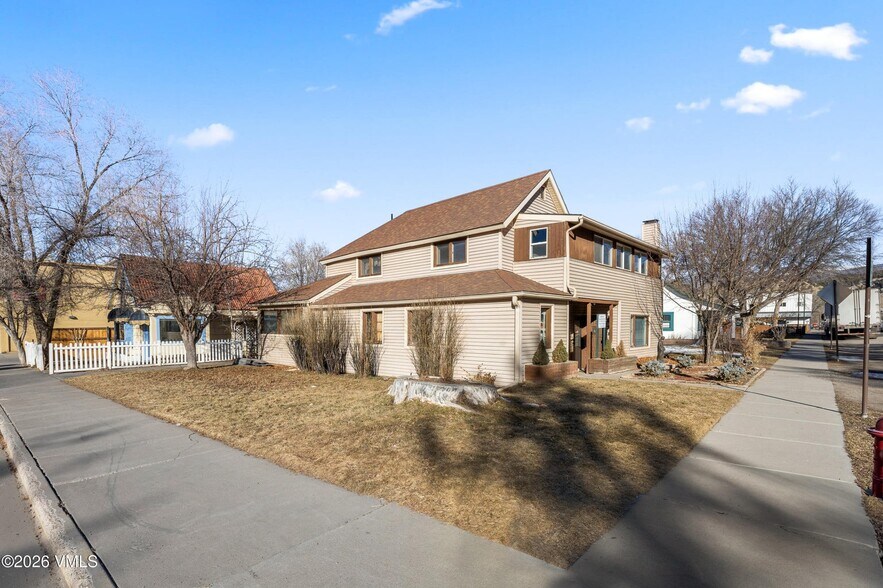 More Photos Of 215 Capitol Street, Eagle Land For Sale