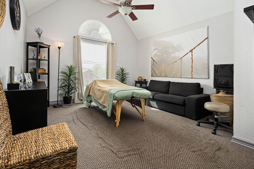 More Photos Of 363 W Main St, Lewisville Medical For Lease